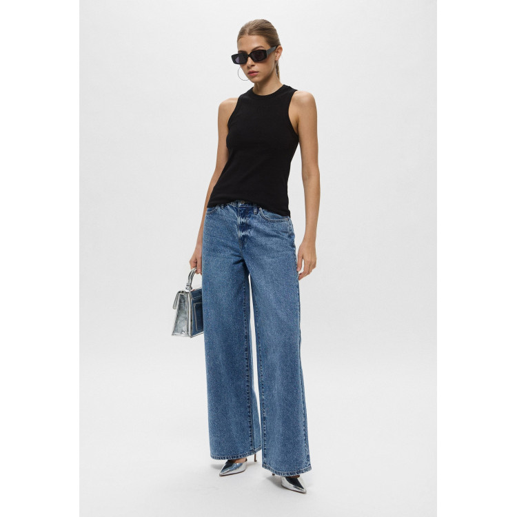 Джинсы DKNY