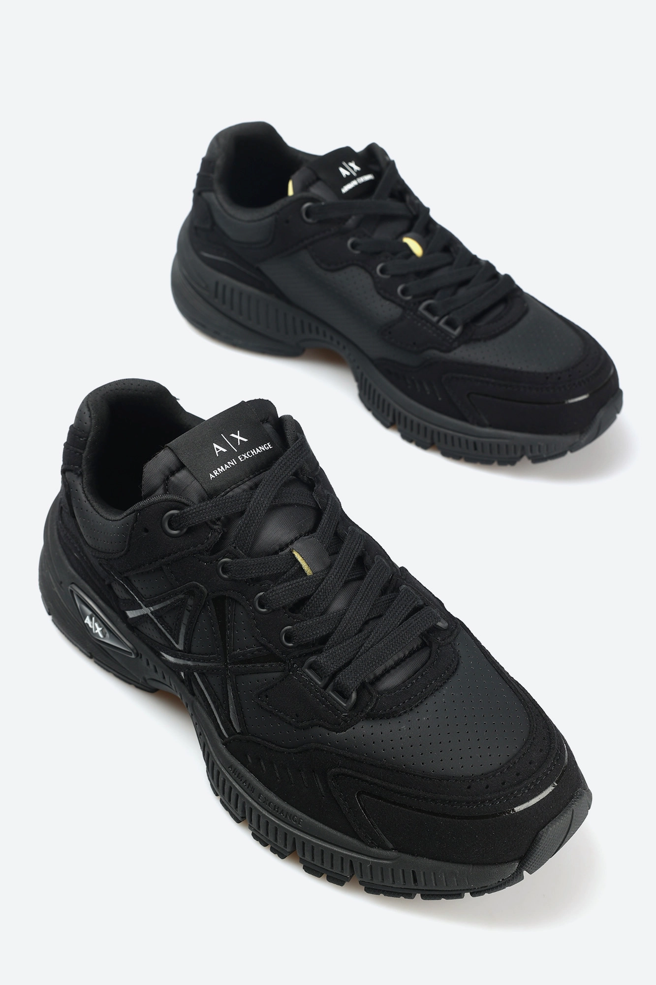 Кроссовки Armani Exchange XUX188 XV775 K001