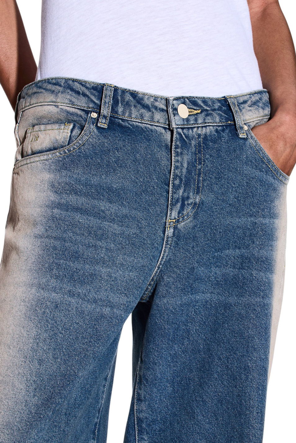 Джинсы Armani Exchange — 3